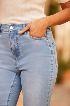 Light Wash Kick Flare Jeans -Sosandar Fashion Store web 2503 63 s25bd005dm001w 63 126