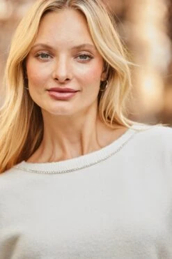 Cream Diamante Bow Back Jumper -Sosandar Fashion Store web 2507 31 a24tk144nl0001 a23bd012mc0005 31 139