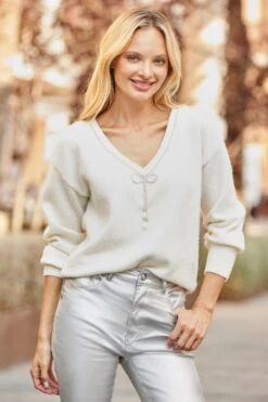 Cream Diamante Bow Back Jumper -Sosandar Fashion Store web 2507 31 a24tk144nl0001 a23bd012mc0005 31 207