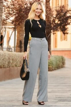 Black Cut Out Gold Button Detail Ribbed Top -Sosandar Fashion Store web 2507 33 a25bw008bkwe10 a24tk280bk0001 a25ow038bk0001 33 108 1