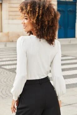 Ivory Contrast Trim Blouson Sleeve Top -Sosandar Fashion Store web 2508 05 dytoj081we0001 a25bw029bk0001 05 243