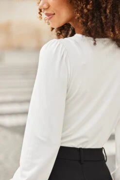 Ivory Contrast Trim Blouson Sleeve Top -Sosandar Fashion Store web 2508 05 dytoj081we0001 a25bw029bk0001 05 259