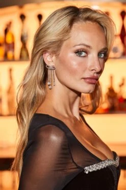 Silver Bow Diamante Detail Earring 8 Silver Bow Diamante Detail Earring -Sosandar Fashion Store web 2508 120 a25ac008mc0005 120 002