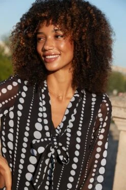 Black Geometric Spot Print Shift Dress -Sosandar Fashion Store web 2508 27 dydrw052bksp01 27 161