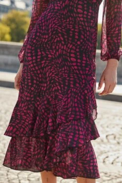 Pink & Black Élégance Print Faux Wrap Dress -Sosandar Fashion Store web 2508 46 sedrw124bkpk01 46 147 rt