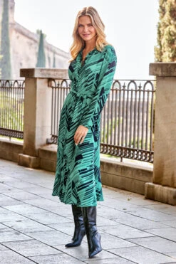 Green & Black Geometric Print Midi Shirt Dress With Belt 10 Green & Black Geometric Print Midi Shirt Dress With Belt -Sosandar Fashion Store web 27 a21dw038grmm01 017rt