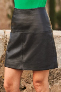 Black Leather A-Line Skirt -Sosandar Fashion Store web 37 a22sl002bk0001 a20tk001gn0012 223