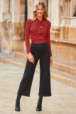 Black Wide Leg Cropped Jeans 10 Black Wide Leg Cropped Jeans -Sosandar Fashion Store web 51 a22tj007rdge01 a22bd022bk0001 069 rt