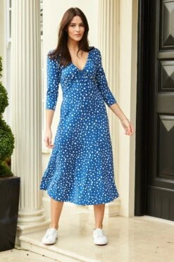 Blue & Ivory Fleck Print Ruched Detail Midi Jersey Dress 9 Blue & Ivory Fleck Print Ruched Detail Midi Jersey Dress -Sosandar Fashion Store web d1s14 s21dj179 10430 1