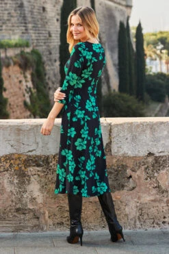 Black & Green Floral Print Sweetheart Neckline Midi Jersey Dress -Sosandar Fashion Store web rt 26 s22dj010bkfl01 148